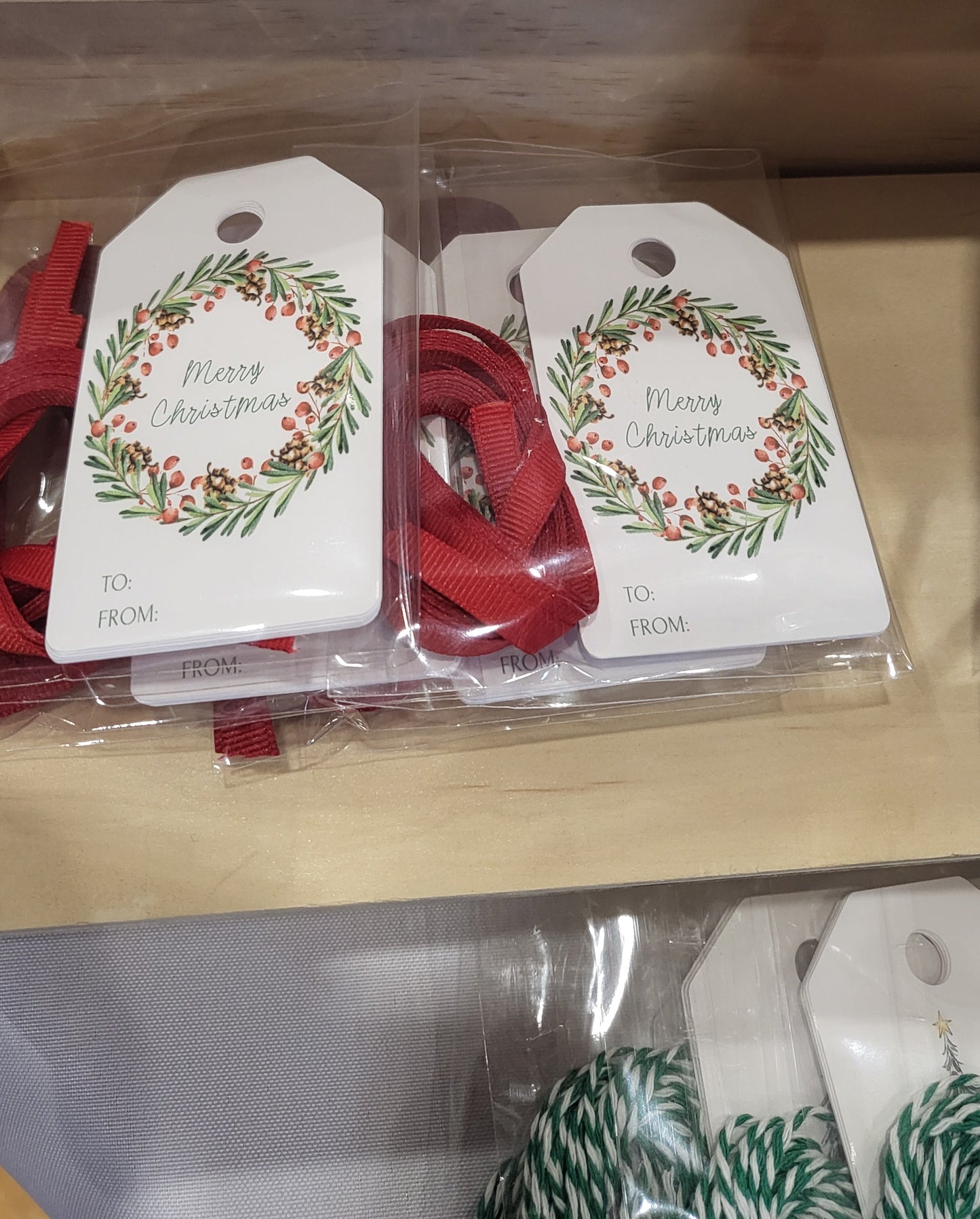 Wreath Gifttags Red Ribbon